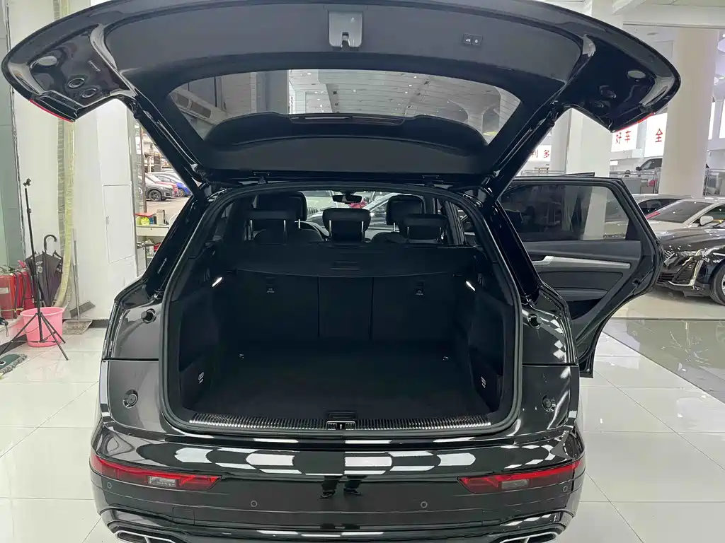 Audi Q5L 2023 — фото 13