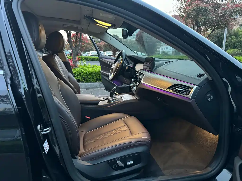 BMW 5 Series New Energy 2019 — фото 10