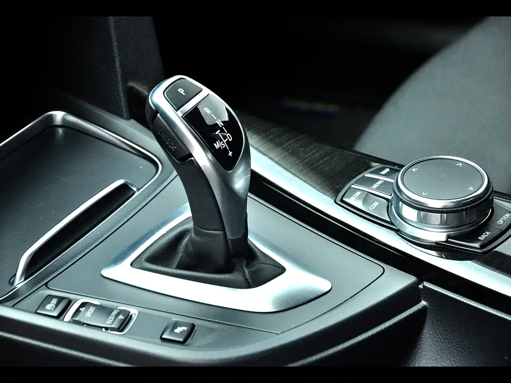BMW 3 Series 2018 — фото 15