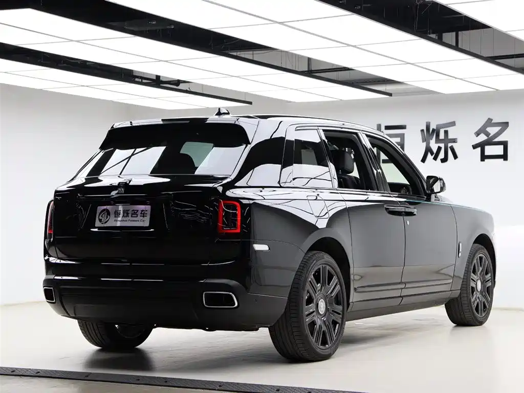 Rolls-Royce Cullinan 2025 — фото 28