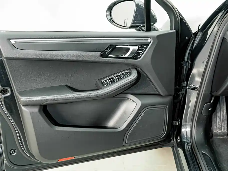 Porsche Macan 2019 — фото 16
