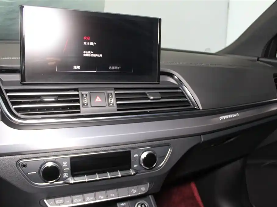 Audi Q5L Sportback 2024 — фото 13
