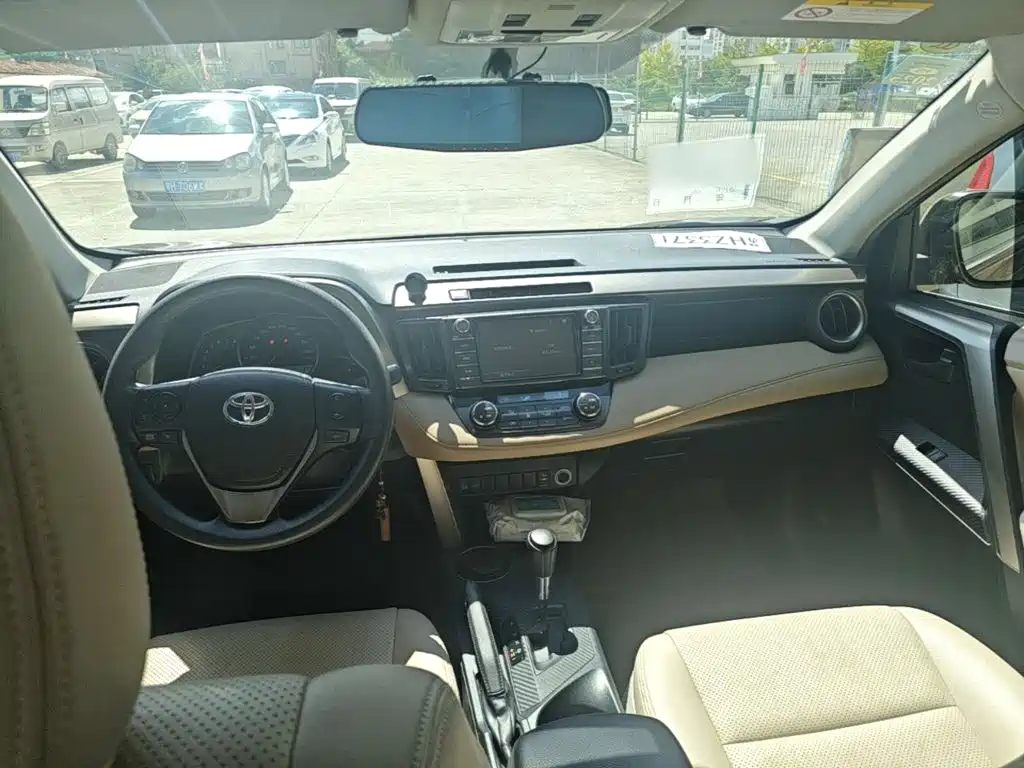 Toyota RAV4 2015 — фото 10