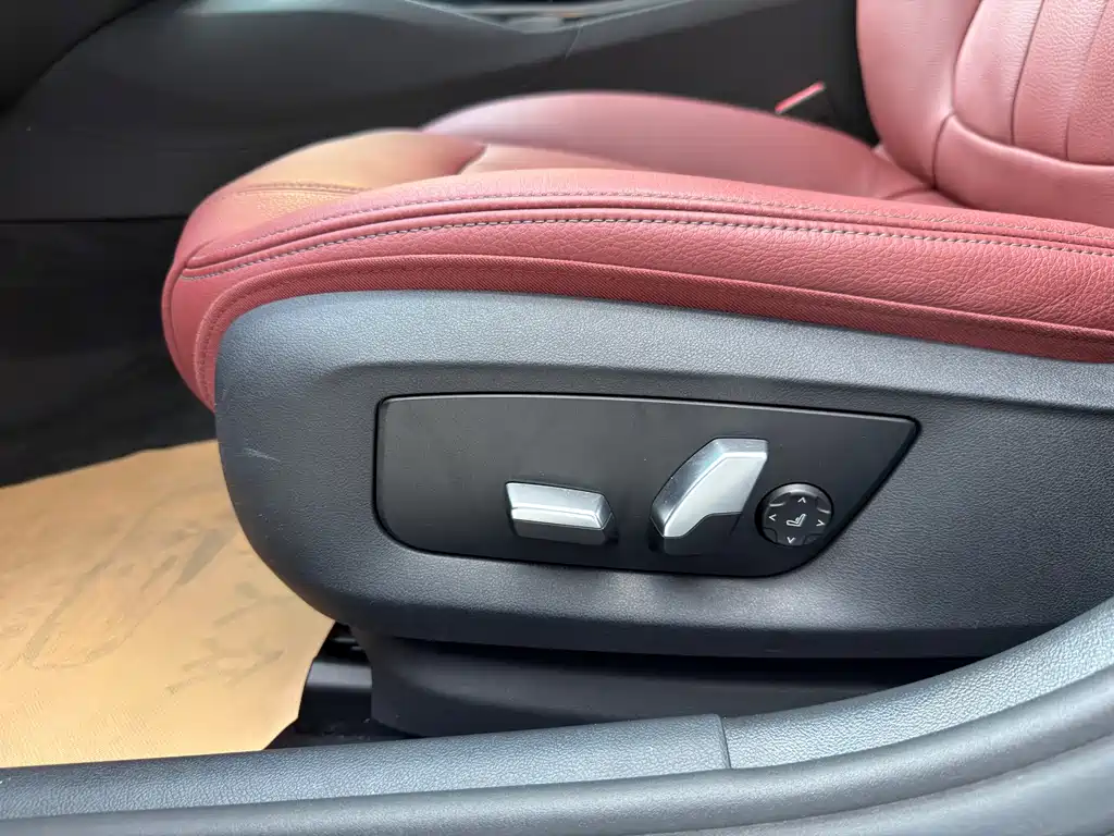 BMW 5 Series 2019 — фото 19