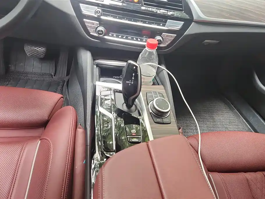 BMW 5 Series 2022 — фото 16