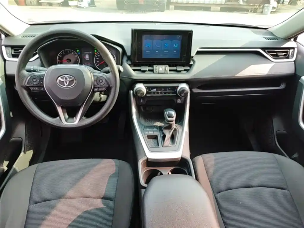 Toyota RAV4 2022 — фото 10