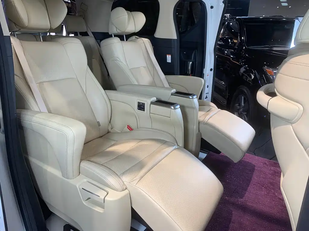 Toyota Alphard 2018 — фото 13