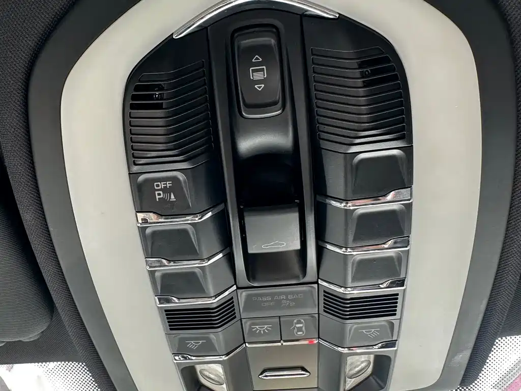 Porsche Cayenne 2017 — фото 9