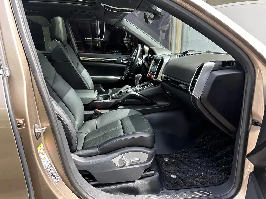 Porsche Cayenne 2017 — фото 10