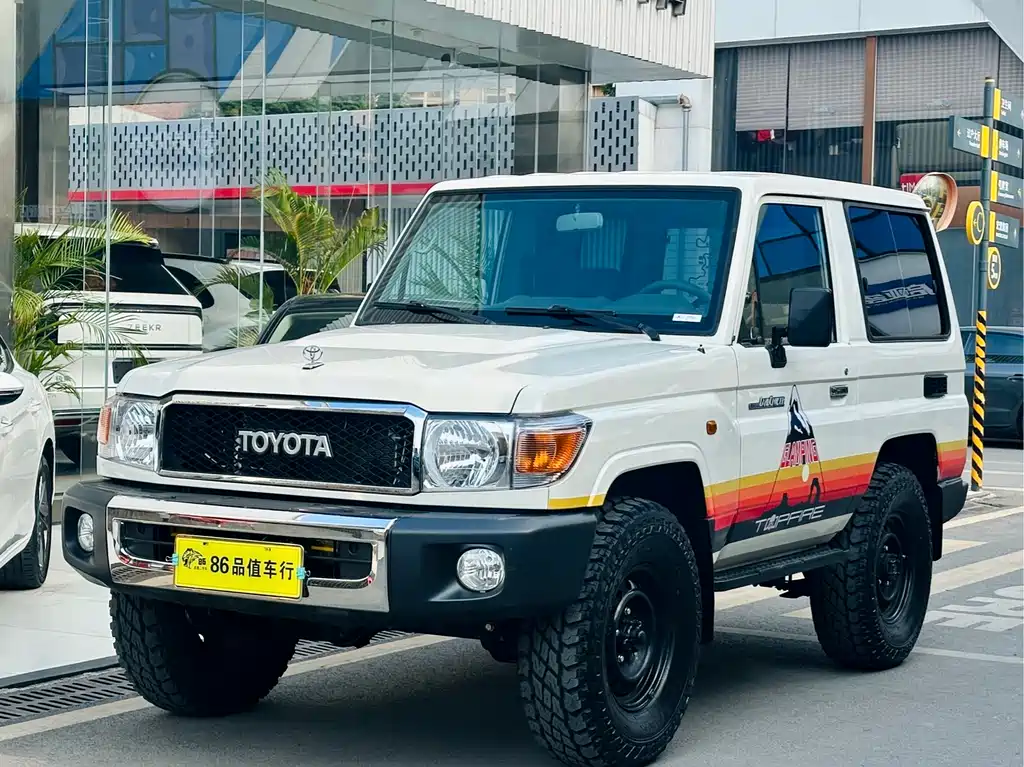 Toyota Land Cruiser 2024 — фото 1