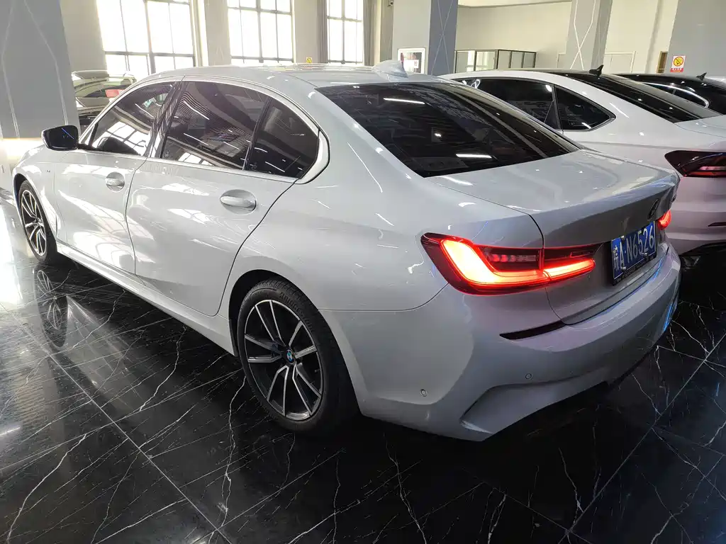 BMW 3 Series 2019 — фото 4