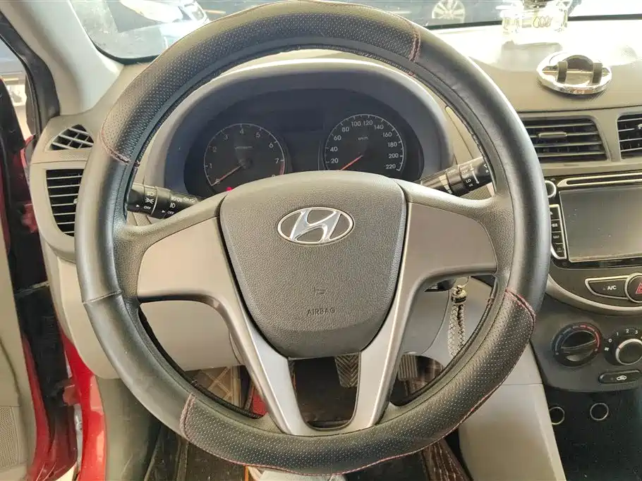 Hyundai Verna 2014 — фото 15