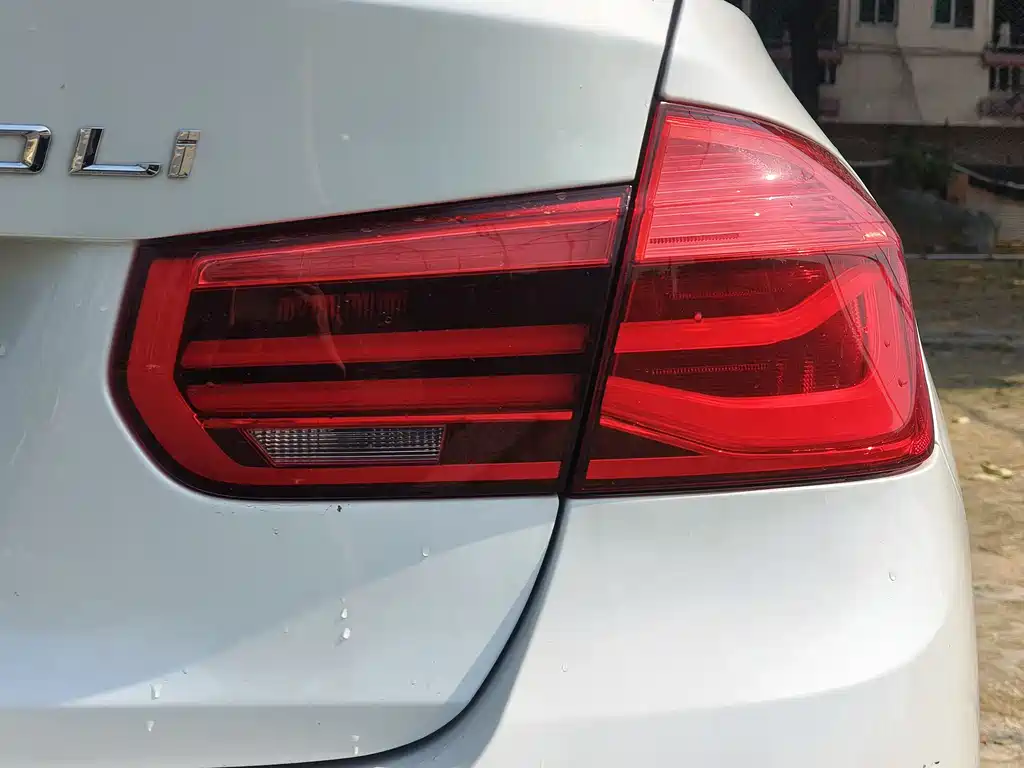 BMW 3 Series 2019 — фото 11