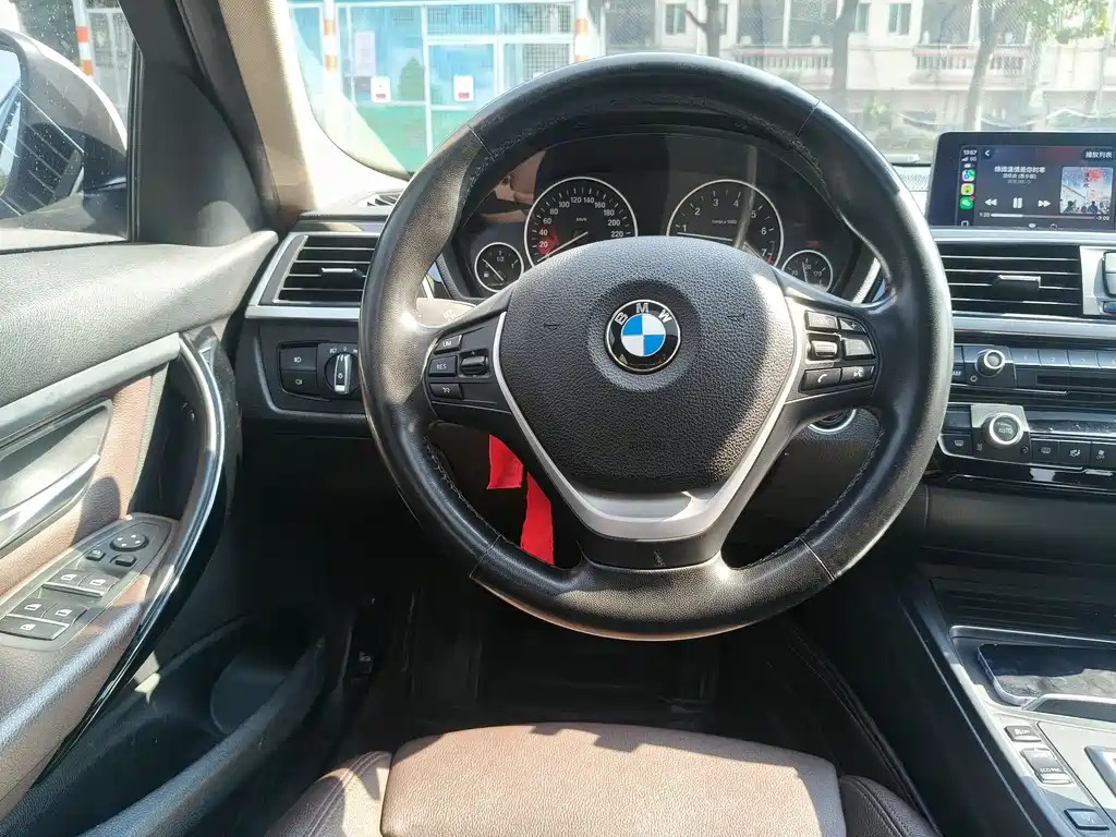 BMW 3 Series 2019 — фото 19