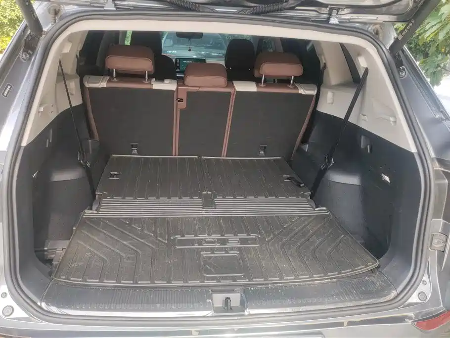 Volkswagen ID.6 X 2022