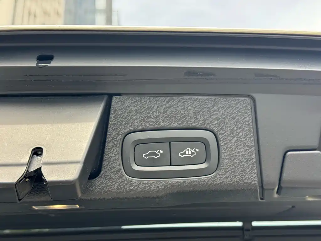 Volvo XC60 2023 — фото 20