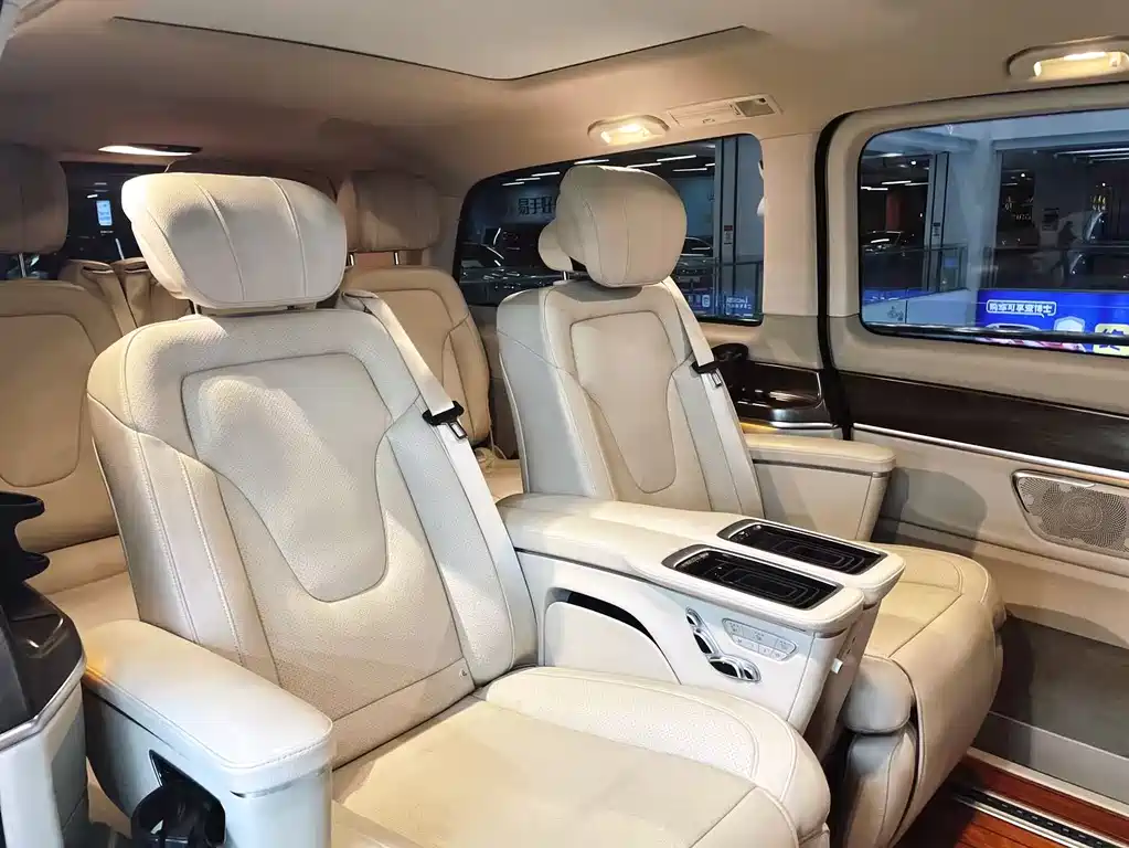 Mercedes-Benz V-Class 2021 — фото 12