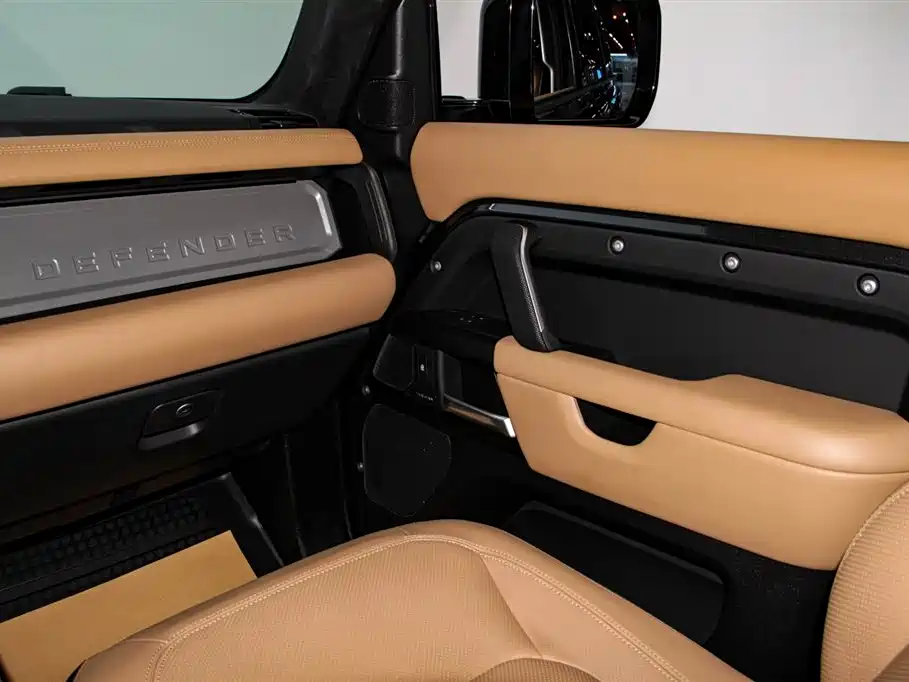 Land Rover Defender 2025 — фото 24