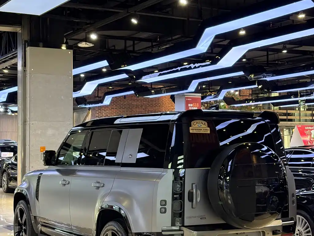 Land Rover Defender 2021 — фото 13