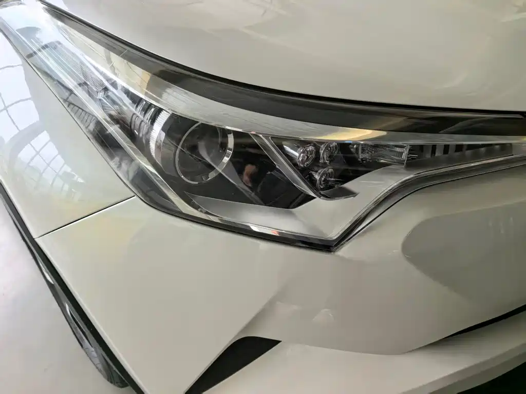 Toyota C-HR 2019 — фото 4