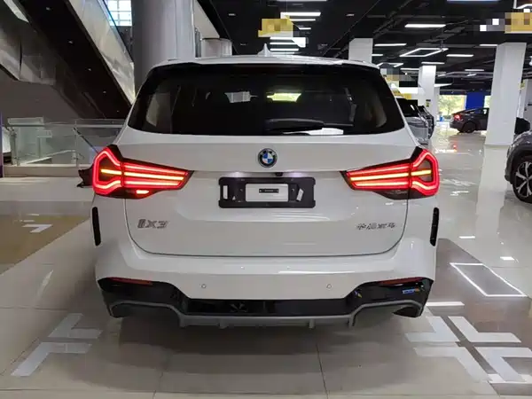 BMW iX3 2024