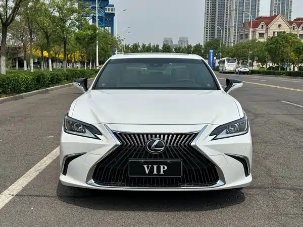 Lexus ES 2018