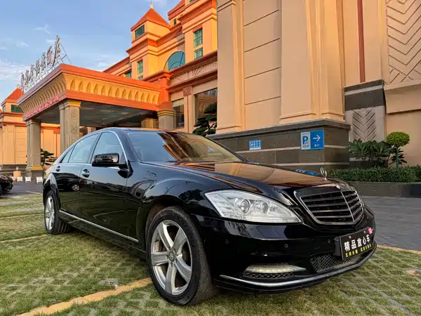 Mercedes-Benz S-Class 2010