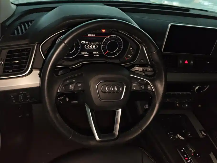 Audi Q5L 2021 — фото 15