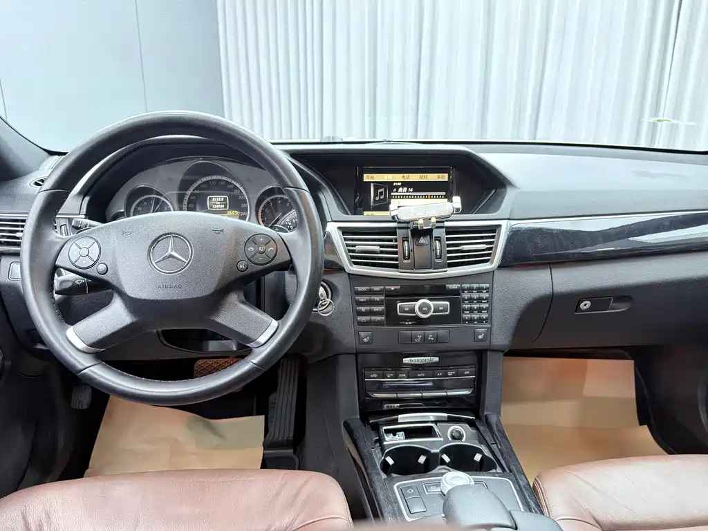 Mercedes-Benz E-Class 2012 — фото 15
