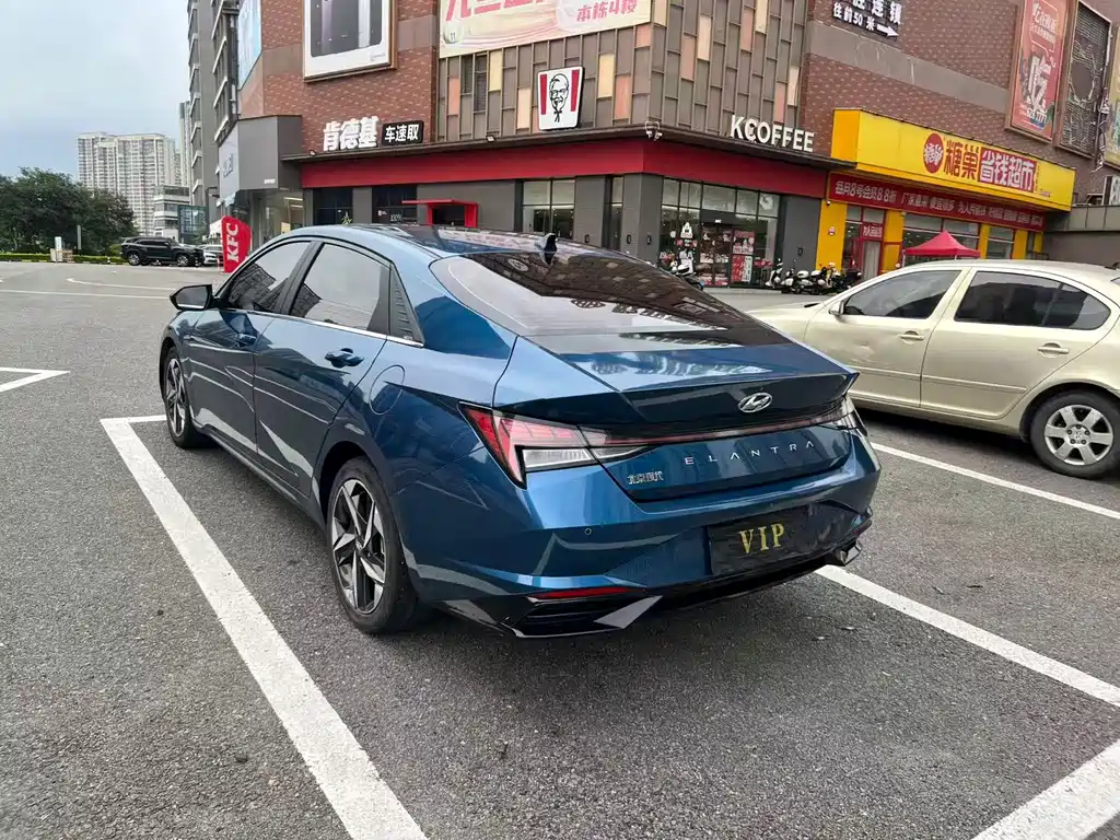 Hyundai Elantra 2022