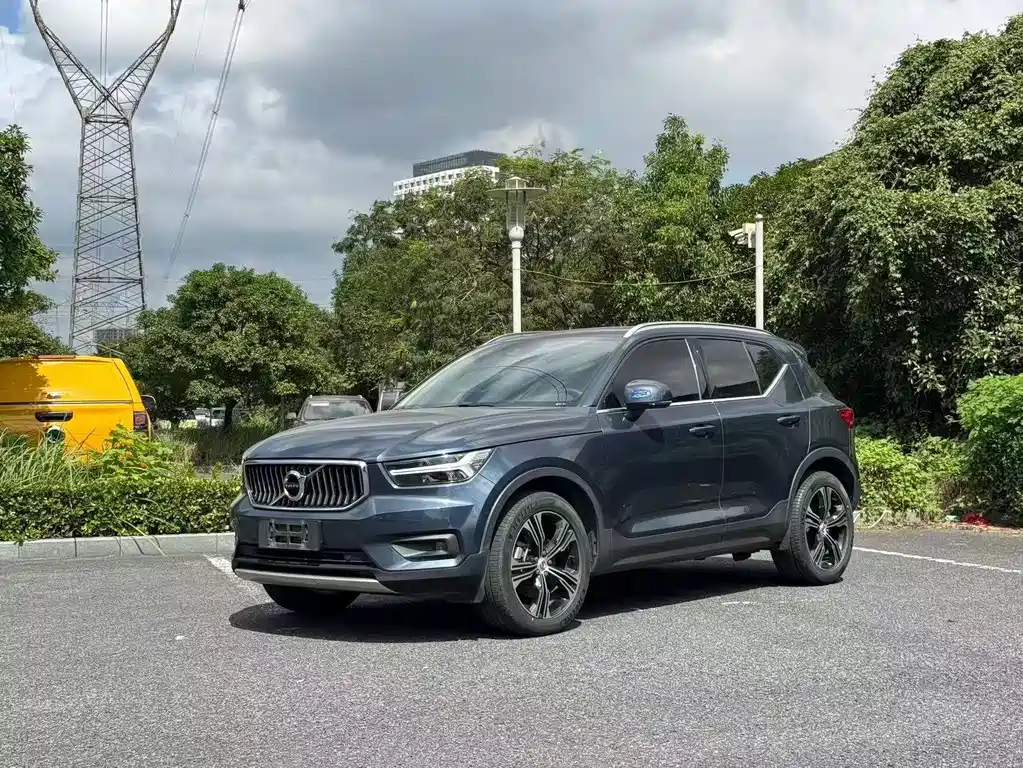 Volvo XC40 2021 — фото 1