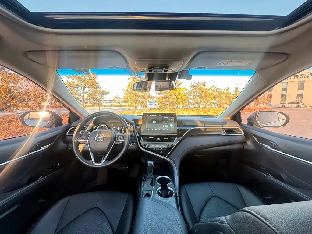 Toyota Camry 2021 — фото 17