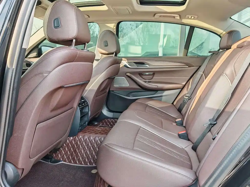 BMW 5 Series New Energy 2021 — фото 10