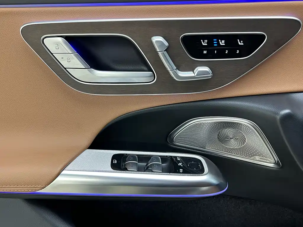 Mercedes-Benz E-Class 2025 — фото 19