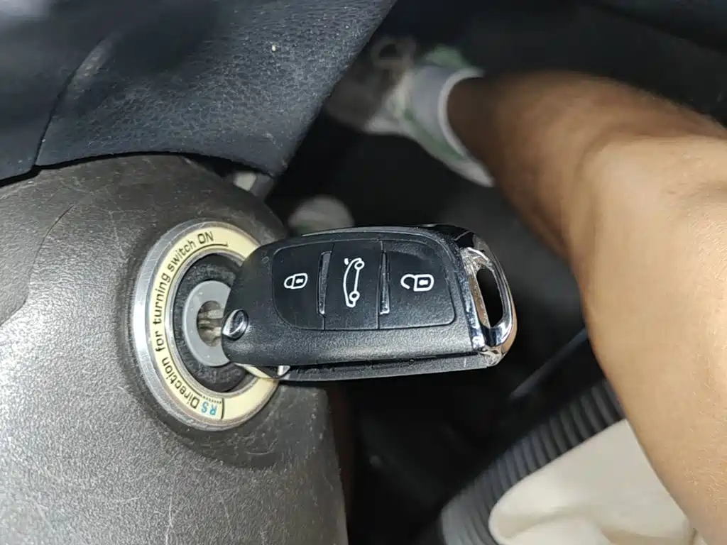 Toyota Yaris L 2015 — фото 9