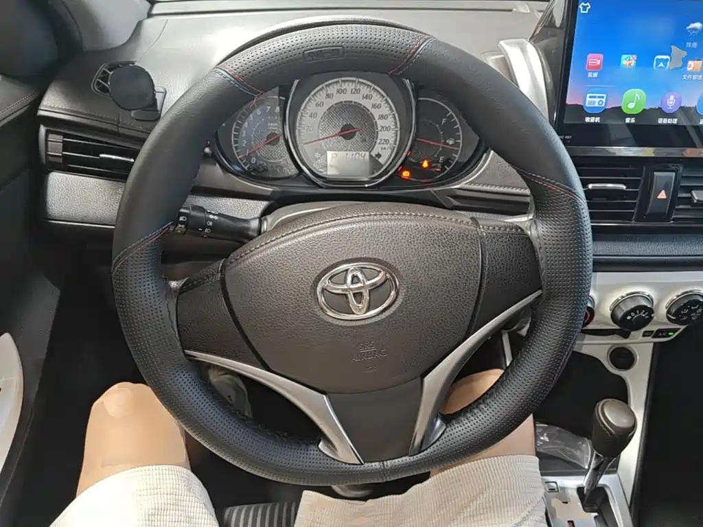 Toyota Yaris L 2015 — фото 11