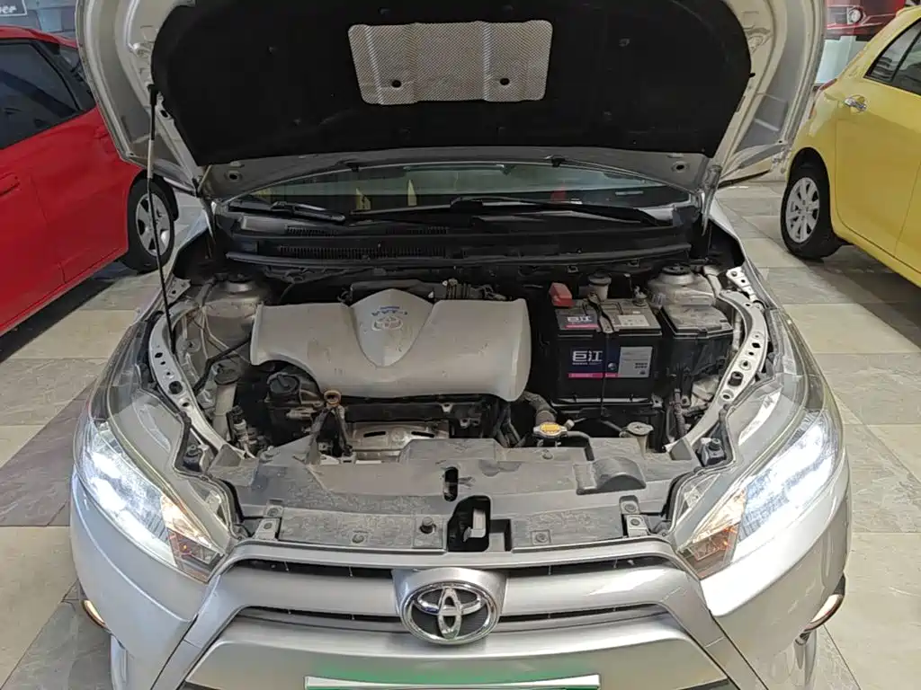 Toyota Yaris L 2015 — фото 20
