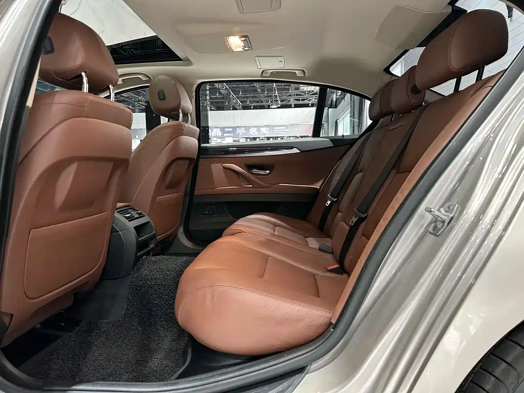 BMW 5 Series 2017 — фото 14