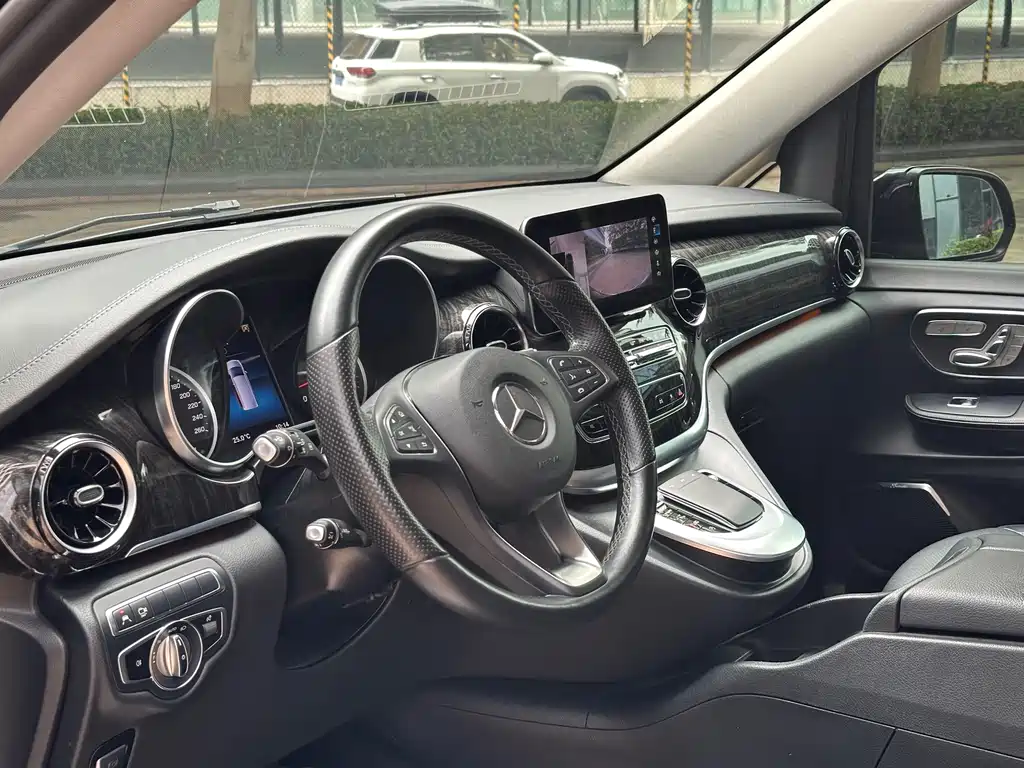 Mercedes-Benz V-Class 2021 — фото 10