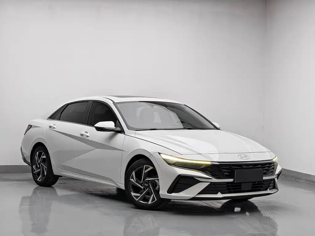 Hyundai Elantra 2024 — фото 3