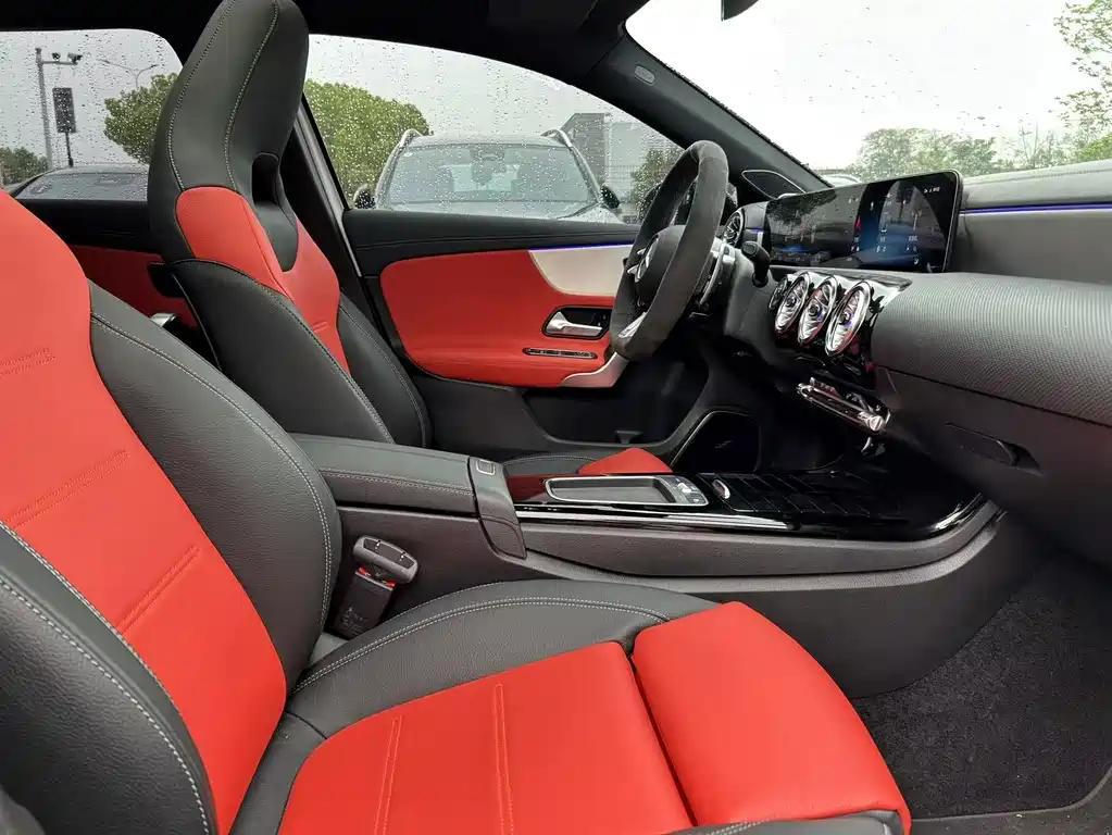 Mercedes-Benz A-Class AMG 2024 — фото 15
