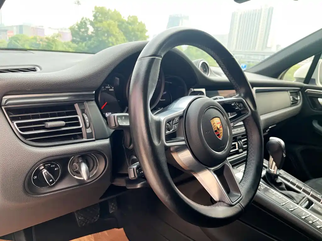 Porsche Macan 2018 — фото 14