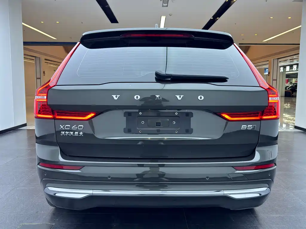 Volvo XC60 2022 — фото 18