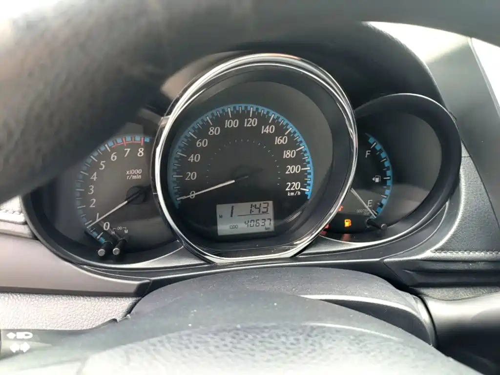 Toyota Yaris L 2018 — фото 12