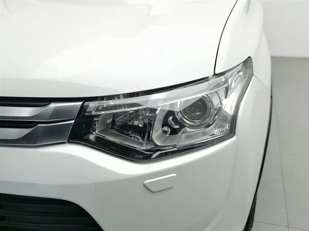 Mitsubishi Outlander 2015 — фото 7