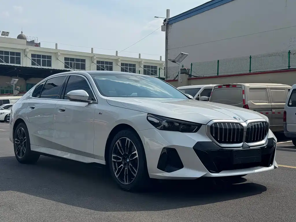BMW 5 Series 2025