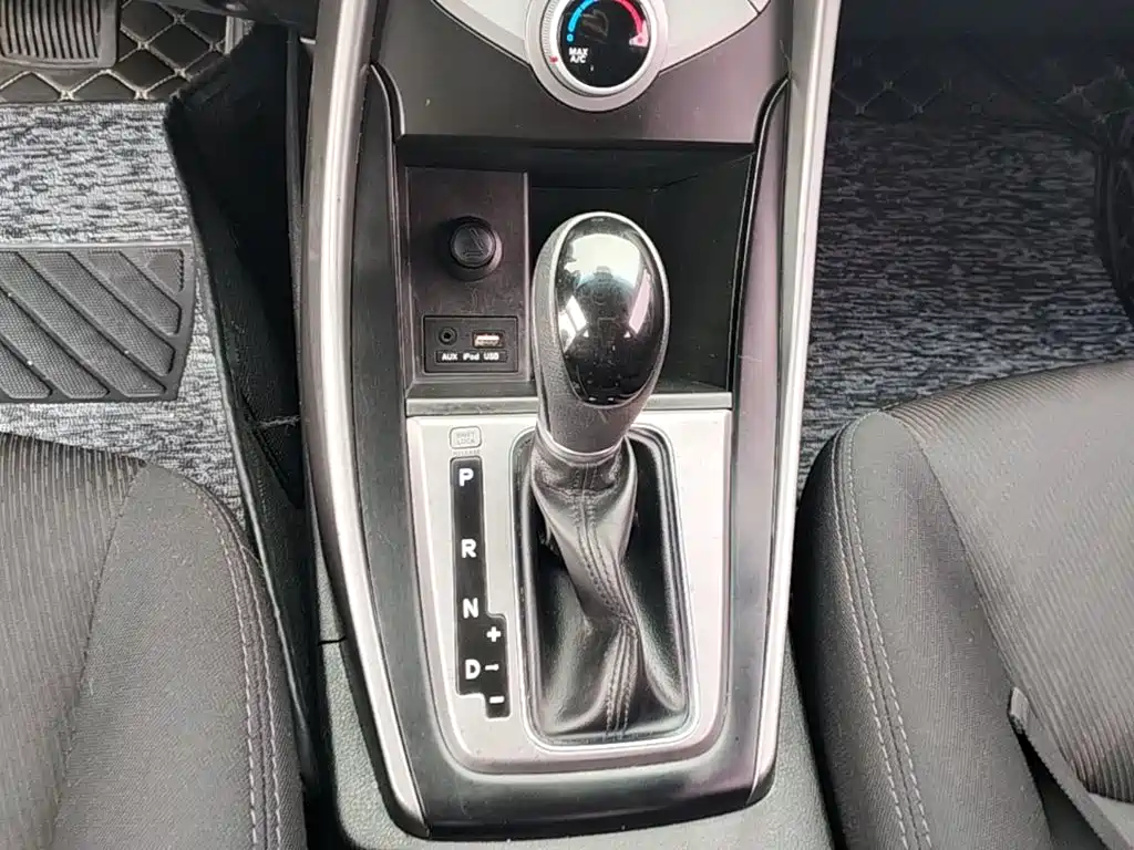 Hyundai Elantra 2017 — фото 14