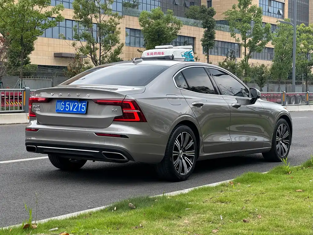 Volvo S60 2020 — фото 16