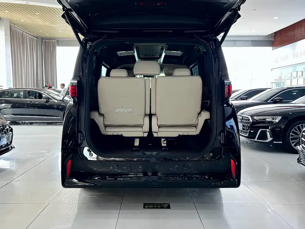 Toyota Alphard 2025 — фото 31