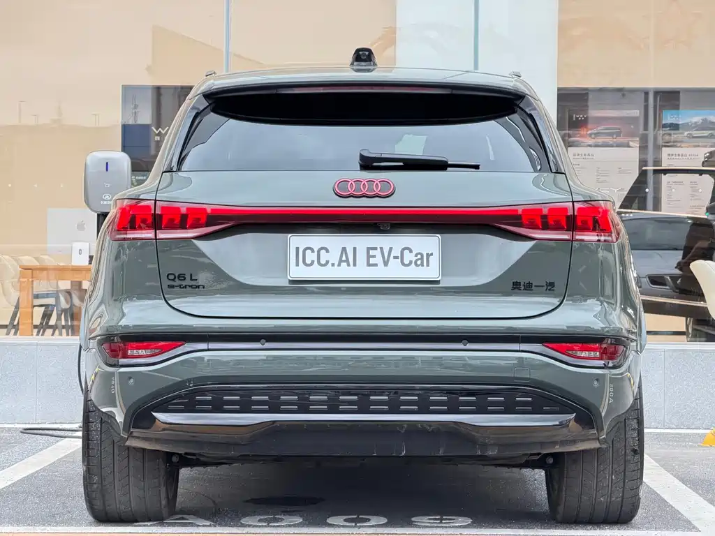 Audi Q6L e-tron 2025 — фото 18